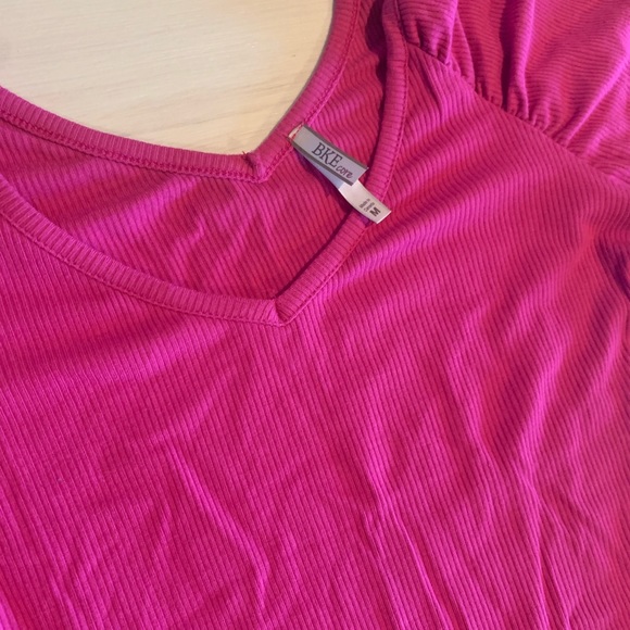 Women’s BKE Core V-Neck Top - Picture 7 of 7